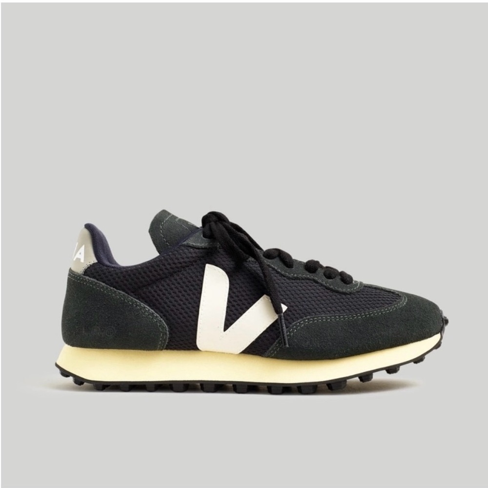 Veja Black and Cream Men's Sneakers